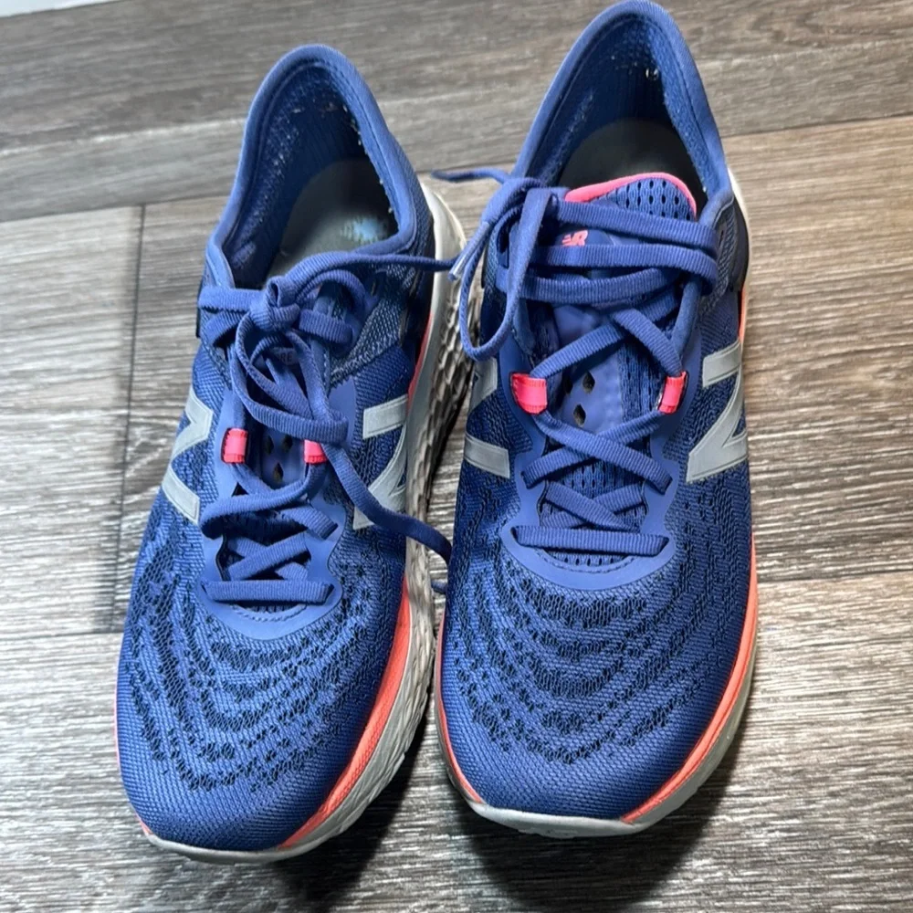 New Balance fresh foam Navy Running Shoes woman’s size 8.5 (b211)